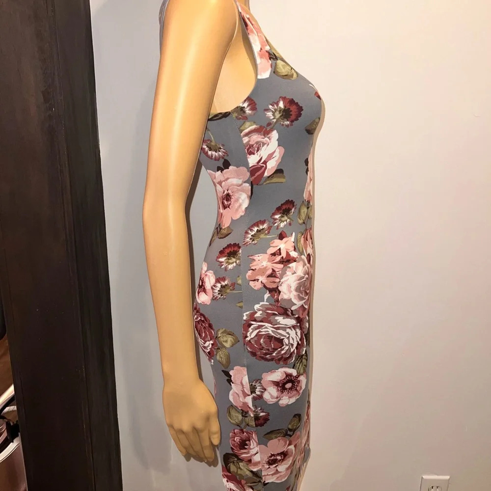 JOE & ELLE Floral body con dress size Xsmall - Picture 3 of 4